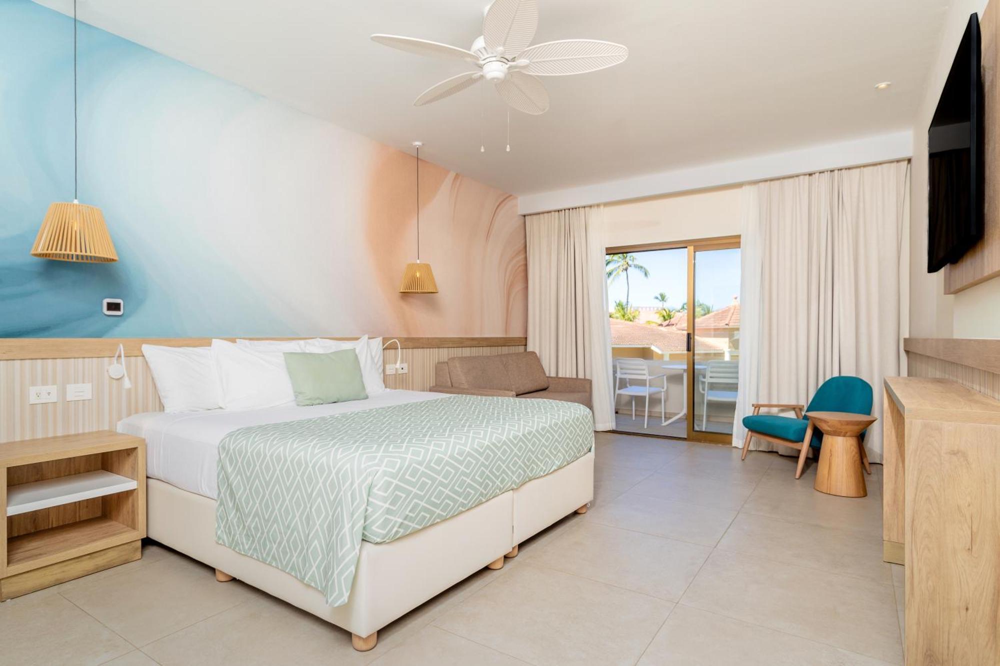 1 King Bed Family Deluxe Suite SGL