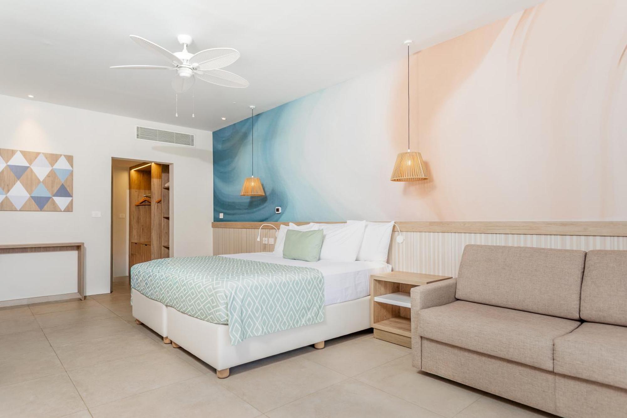 1 King Bed Family Deluxe Suite SGL